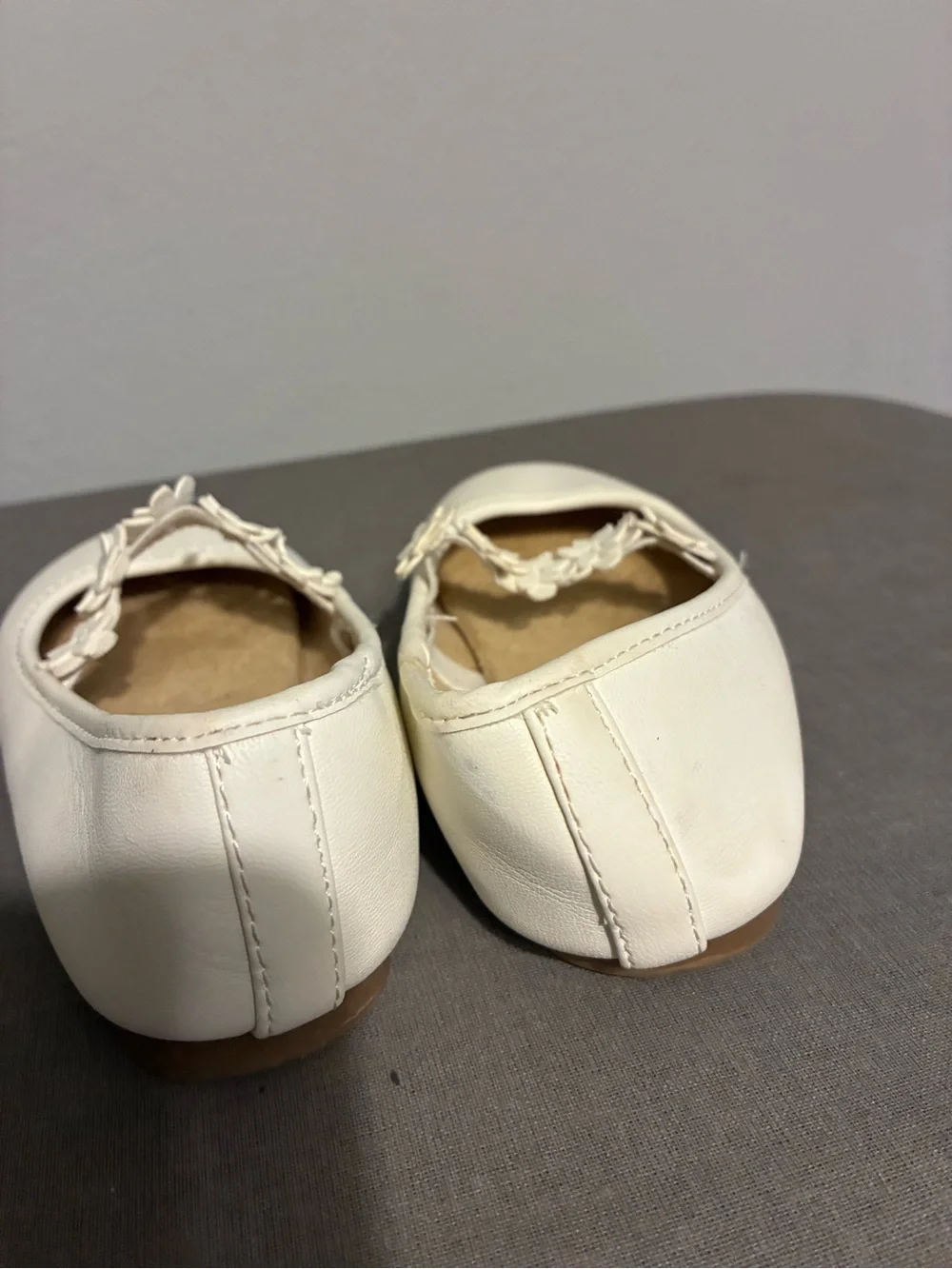 Girls White Floral Strap Mary Jane Shoes size 10
